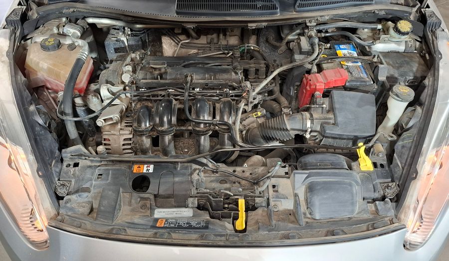 Ford Fiesta Kinetic Design 1.6 S Sedan 2015