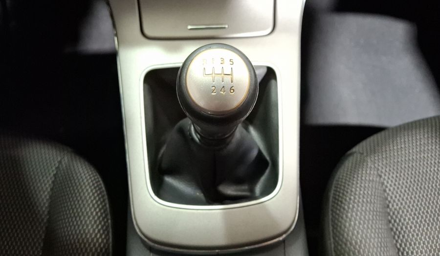 Nissan Sentra 1.8 ADVANCE MT Sedan 2015