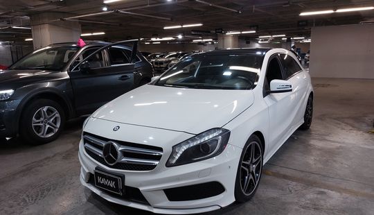 Mercedes Benz • Clase A