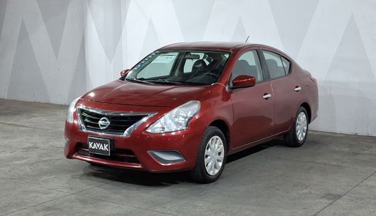 Nissan • Versa