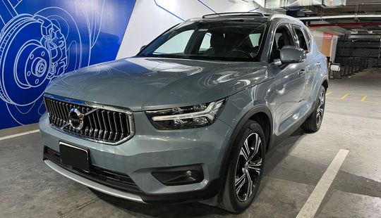 Volvo • XC40