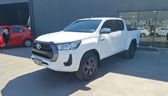 Toyota • Hilux