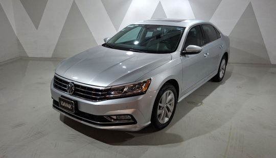 Volkswagen • Passat