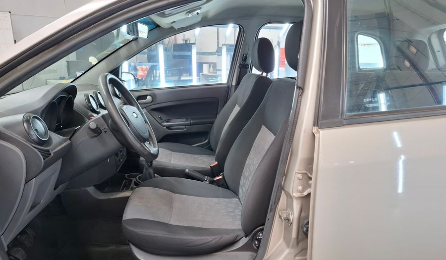Ford Fiesta 1.6 AMBIENTE PLUS Hatchback 2012