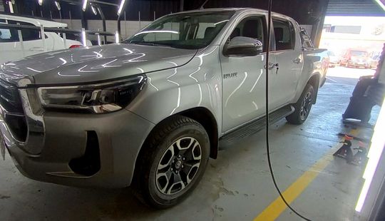 Toyota • Hilux
