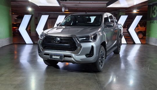 Toyota • Hilux