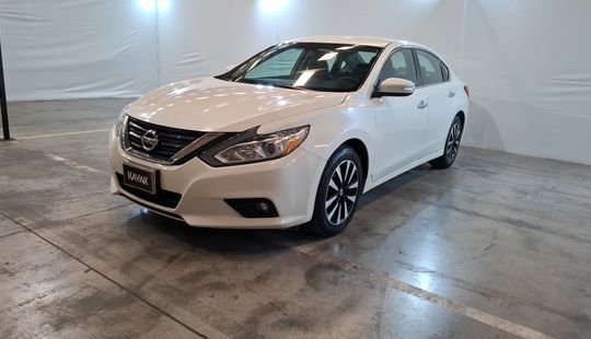 Nissan • Altima