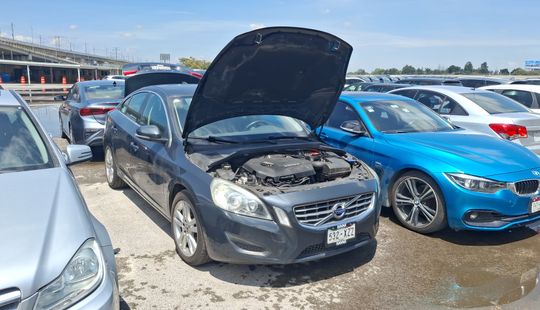 Volvo • S60