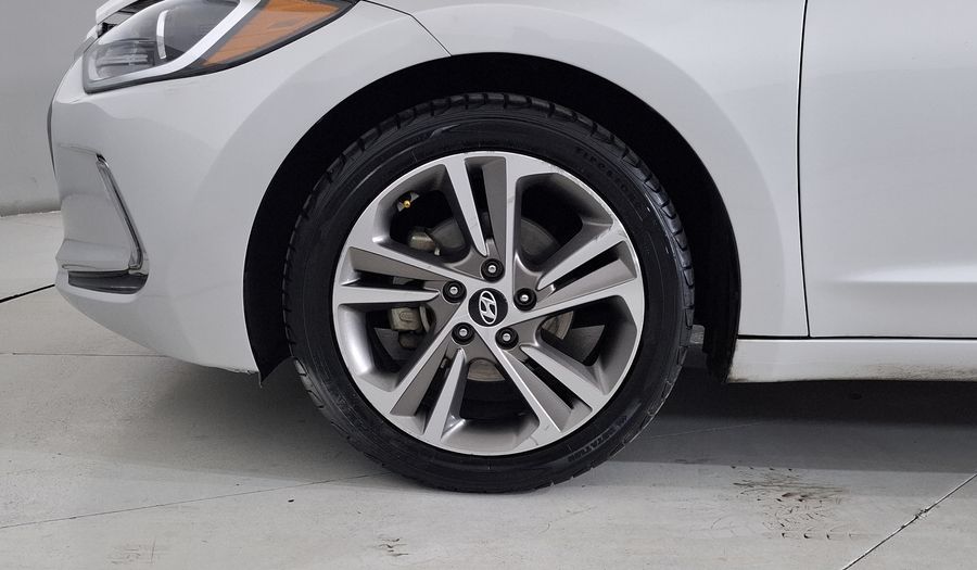 Hyundai Elantra 2.0 LIMITED TECH NAVI AT Sedan 2017