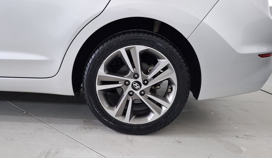 Hyundai Elantra 2.0 LIMITED TECH NAVI AT Sedan 2017