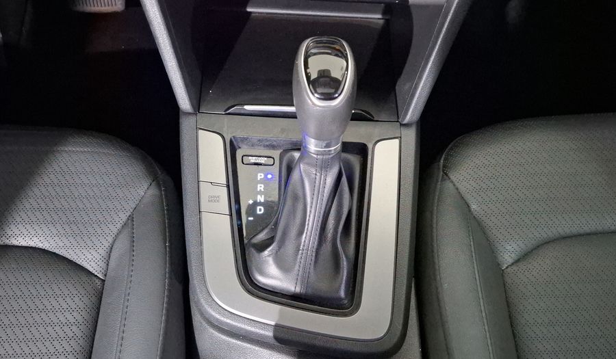 Hyundai Elantra 2.0 LIMITED TECH NAVI AT Sedan 2017