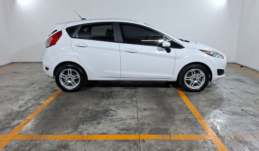 Ford Fiesta 1.6 SE AT Hatchback 2017