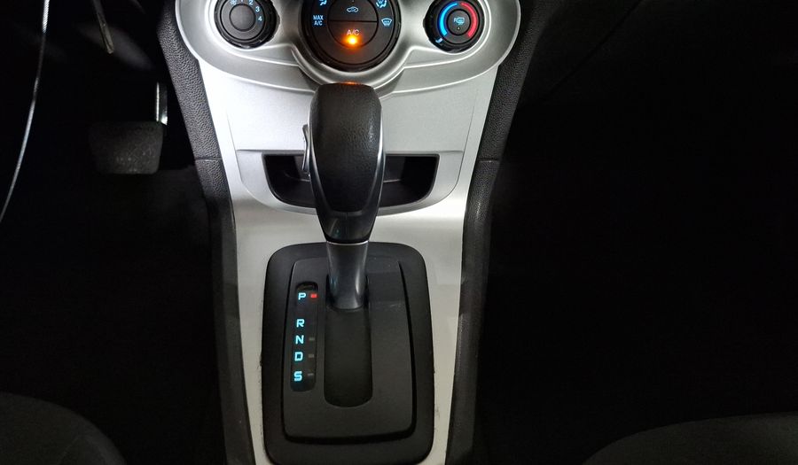 Ford Fiesta 1.6 SE AT Hatchback 2017