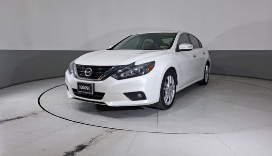 Nissan • Altima
