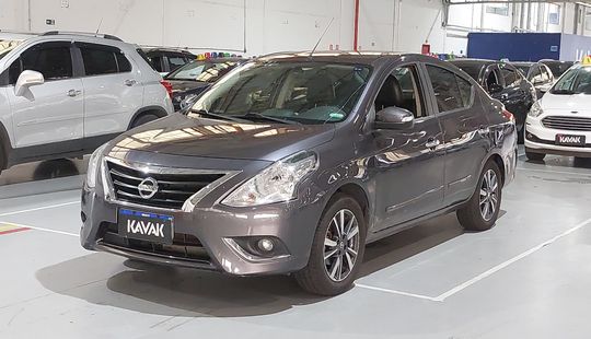 Nissan • Versa