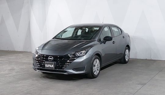 Nissan • Versa