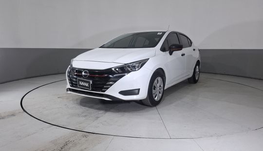 Nissan • Versa