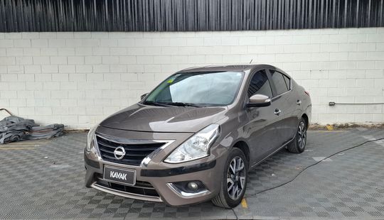 Nissan • Versa