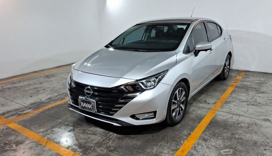 Nissan • Versa
