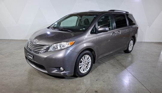 Toyota • Sienna