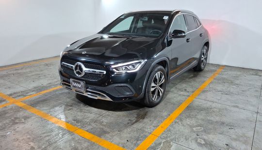 Mercedes Benz • Clase GLA