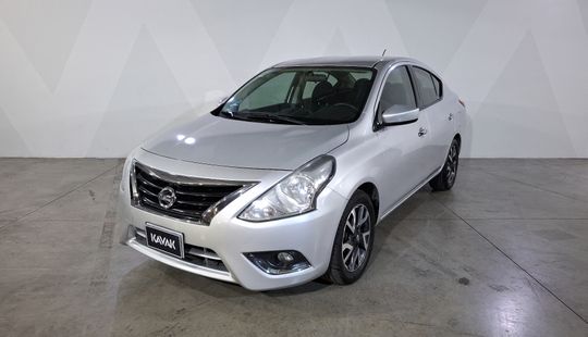 Nissan • Versa