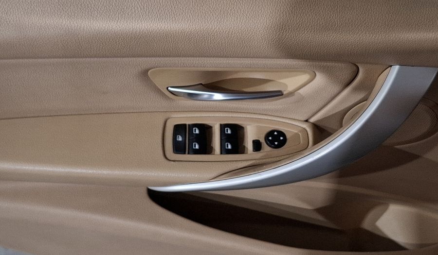 Bmw Serie 3 2.0 320IA Sedan 2014