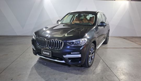 2019 • 74,701 km • Automático