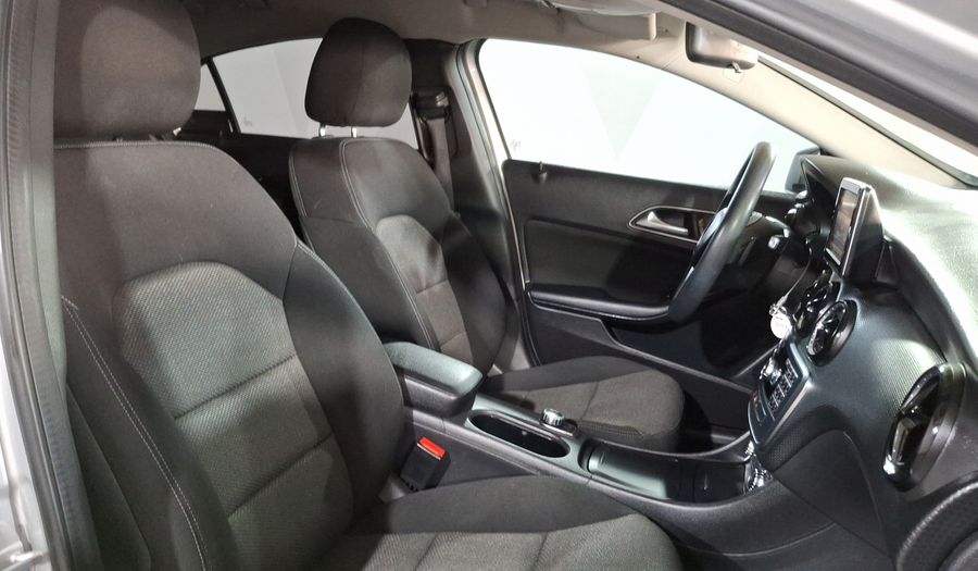 Mercedes Benz Clase A 1.6 180 CGI 7G-DCT Hatchback 2014