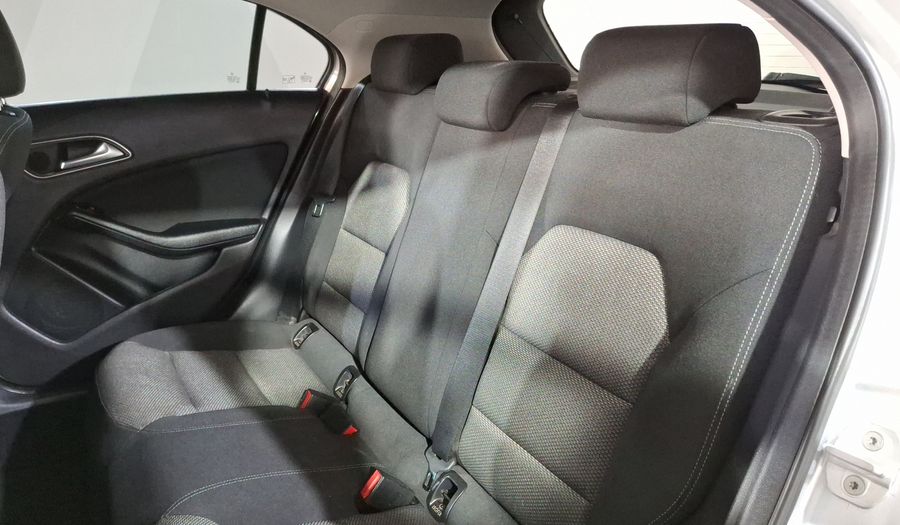 Mercedes Benz Clase A 1.6 180 CGI 7G-DCT Hatchback 2014