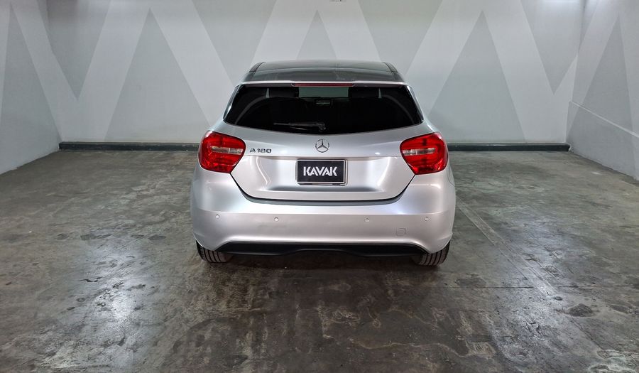 Mercedes Benz Clase A 1.6 180 CGI 7G-DCT Hatchback 2014