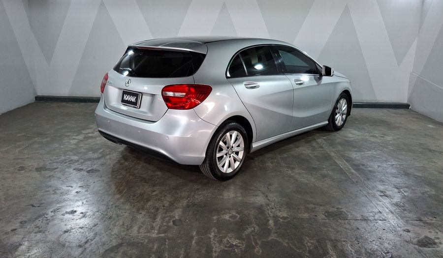 Mercedes Benz Clase A 1.6 180 CGI 7G-DCT Hatchback 2014