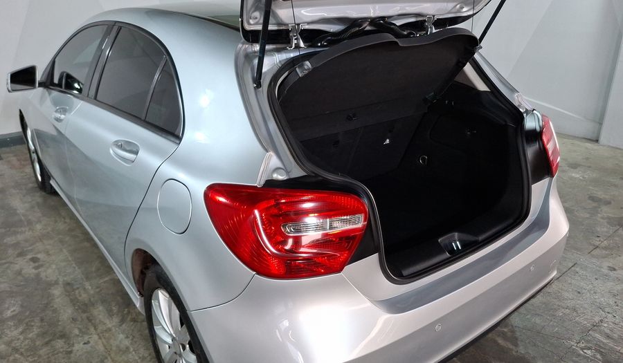 Mercedes Benz Clase A 1.6 180 CGI 7G-DCT Hatchback 2014