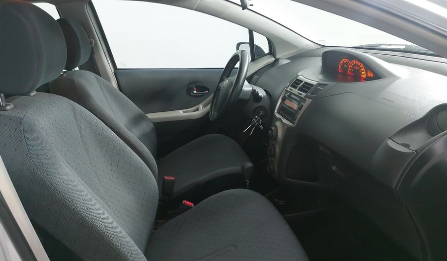 Toyota Yaris 1.5 PREMIUM AT 5PTAS Hatchback 2011