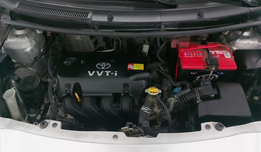 Toyota Yaris 1.5 PREMIUM AT 5PTAS Hatchback 2011