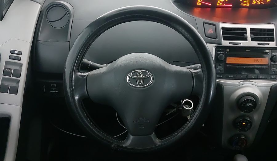 Toyota Yaris 1.5 PREMIUM AT 5PTAS Hatchback 2011