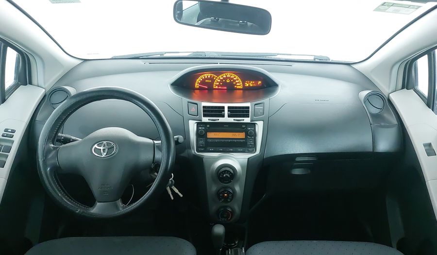 Toyota Yaris 1.5 PREMIUM AT 5PTAS Hatchback 2011
