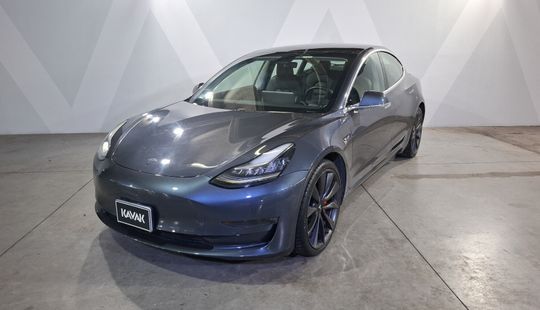 Tesla • Model 3