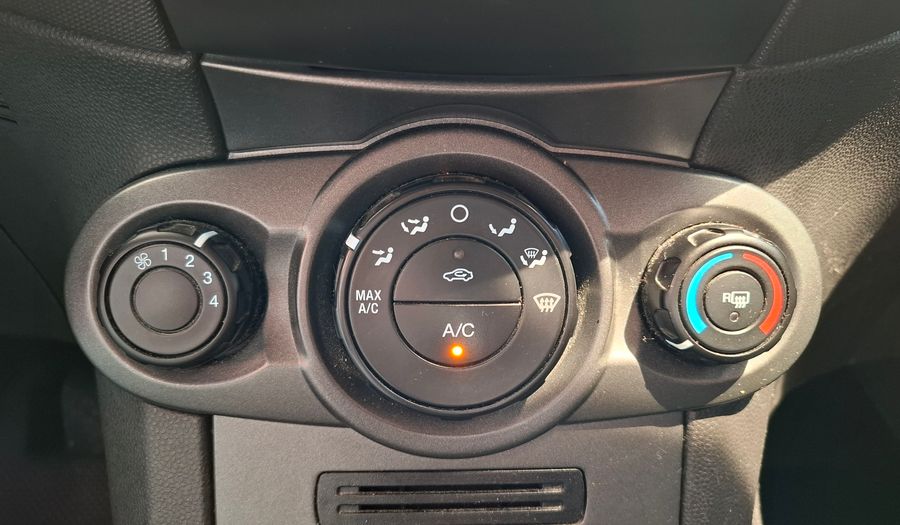 Ford Fiesta Kinetic Design 1.6 S Hatchback 2015