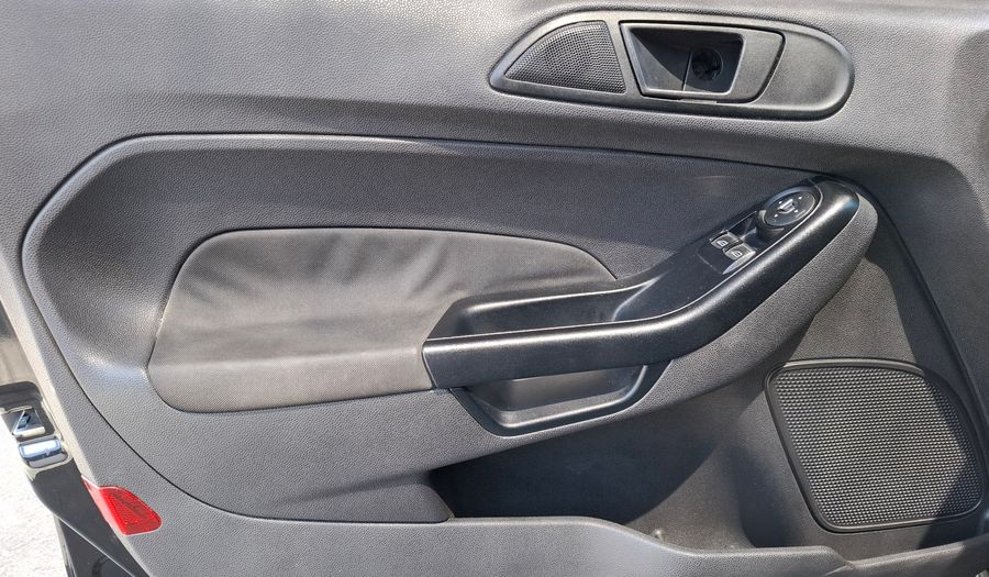 Ford Fiesta Kinetic Design 1.6 S Hatchback 2015