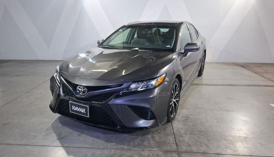 Toyota • Camry