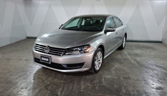 Volkswagen • Passat