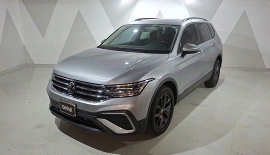Volkswagen • Tiguan