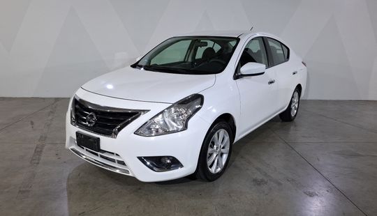 Nissan • Versa