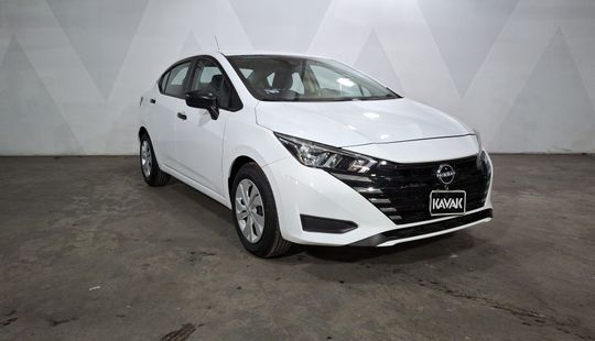 Nissan • Versa