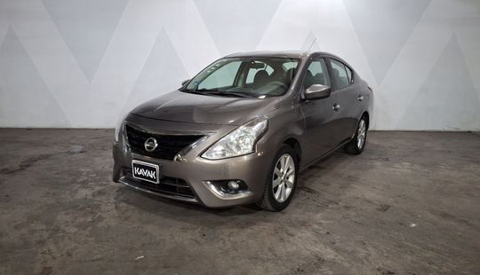 Nissan • Versa