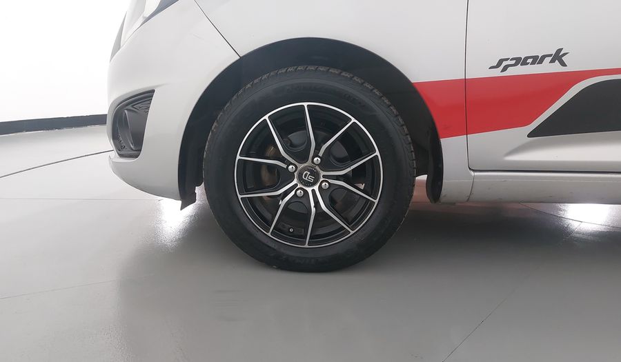 Chevrolet Spark 1.2 LT B MT Hatchback 2015