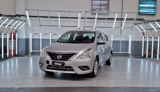 Nissan • Versa