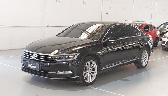 Volkswagen • Passat