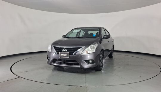 Nissan • Versa